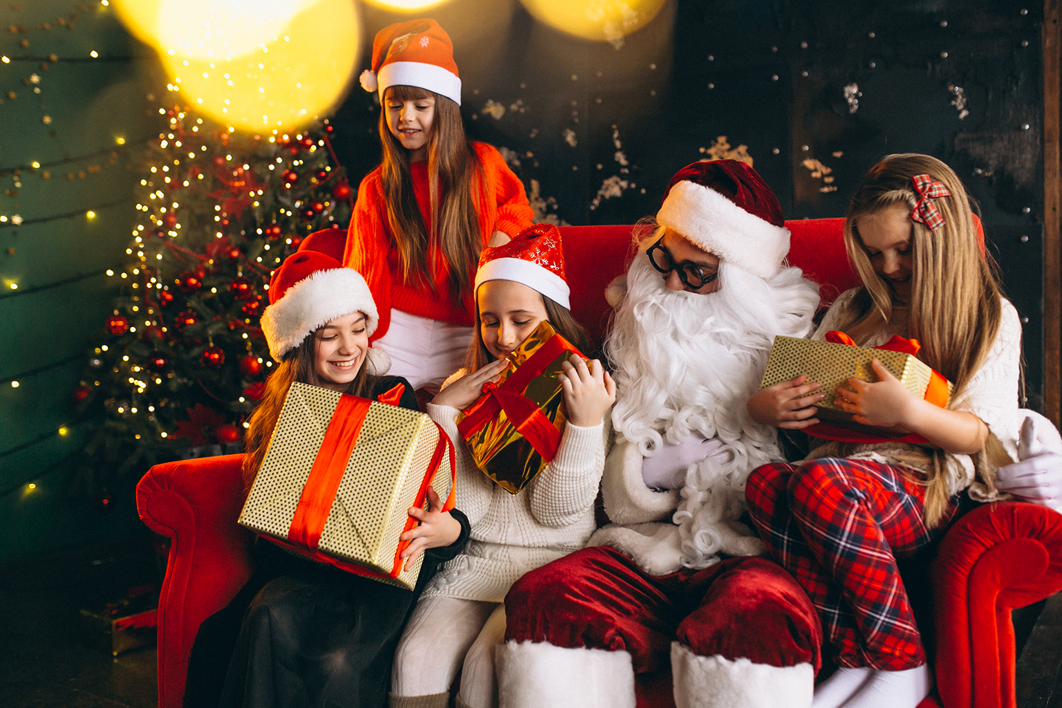 Packs de Navidad para niños con Viejo Pascuero, talleres y juegos en Santiago