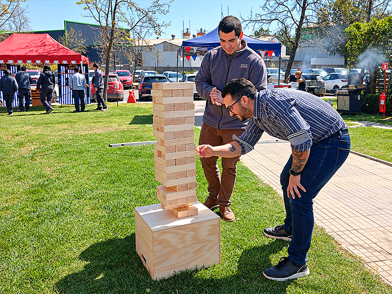 Arriendo de Jenga gigante para cumpleaños y eventos en Santiago